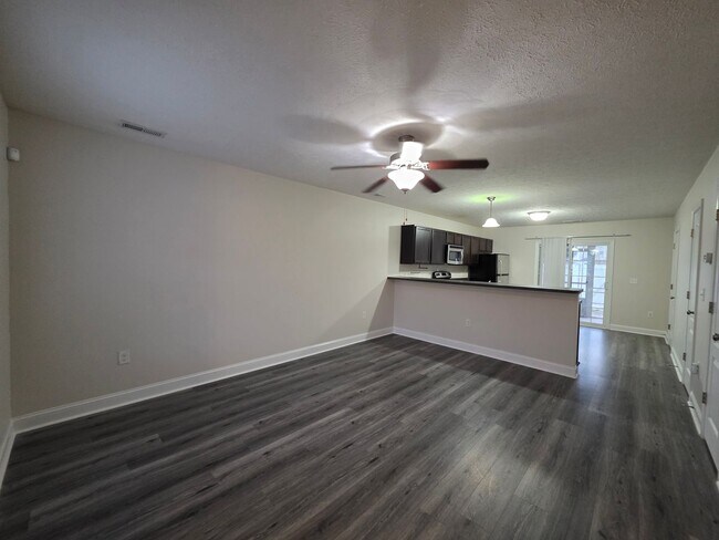 Foto del edificio - 521 Cider Hill Rd