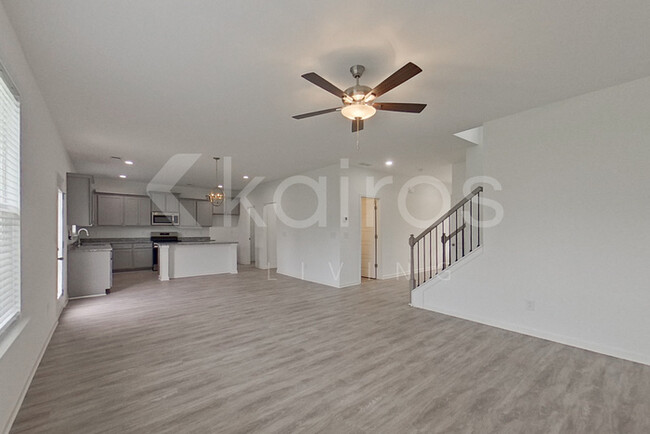 Foto del edificio - 307 Silver Maple Ln