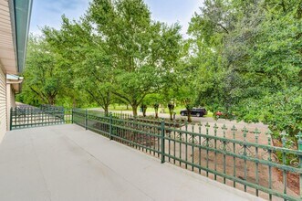 Building Photo - 303 Shady Glen Ln