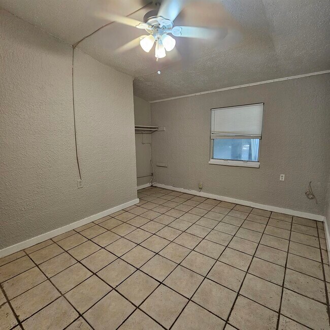 Building Photo - 1516 Majestic Ave