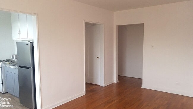 Foto del edificio - Sunny Top Floor Studio