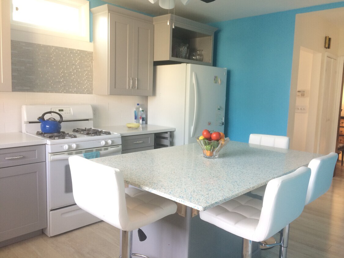 Foto principal - 850 Parkside Ave