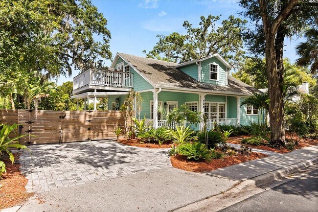 Foto del edificio - 748 Altaloma Ave