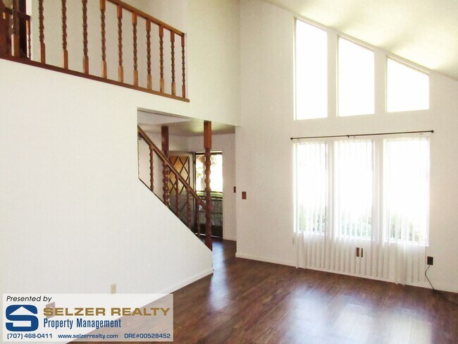 Building Photo - Charming 2-story 2+ bedroom home (bonus lo...