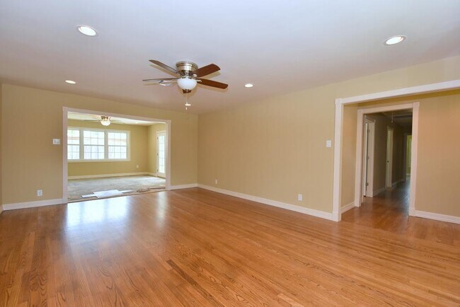 Building Photo - 9799 Pine Lake Dr