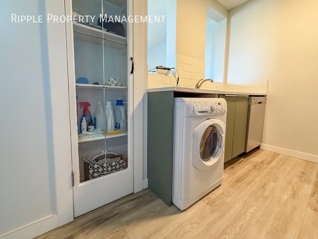 Building Photo - Modern 1 Beds, 1 Baths Apartment/Condo | N...