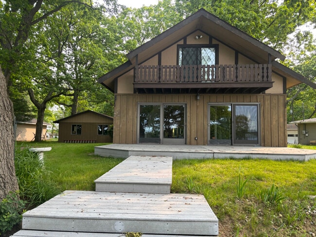 Building Photo - 646 Island