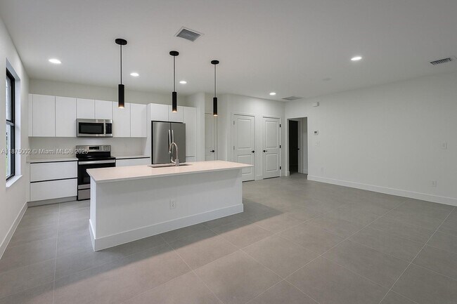 Foto del edificio - 3313 67th St W