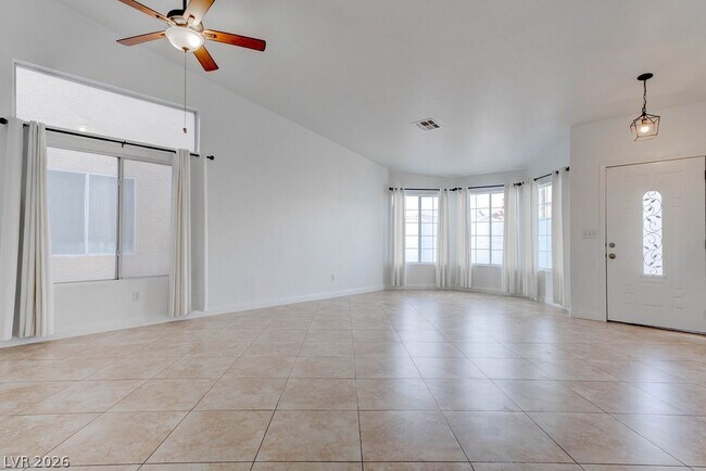 Foto del edificio - 2205 Riderwood Ave