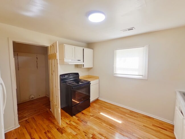 Building Photo - 4243 E Whitney Ln