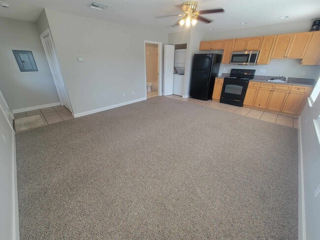 Foto del edificio - 4247 Raleigh Way