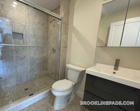 Foto del edificio - 1028 Commonwealth Ave