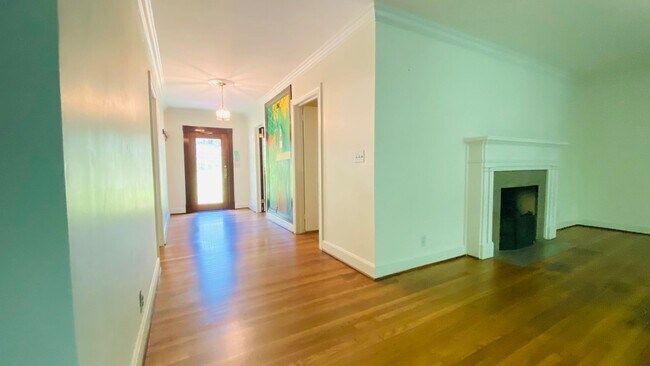 Foto del edificio - Three bedroom two bath