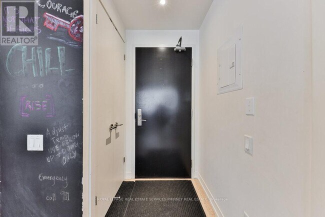 Photo du bâtiment - 650-650 King St W