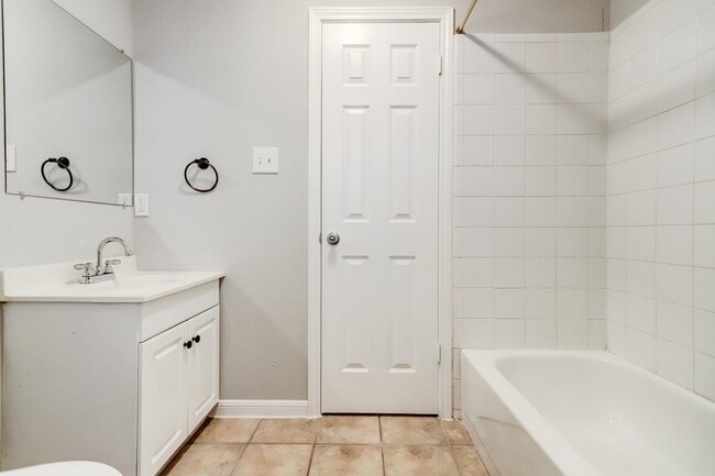 Building Photo - 802 Stanford St