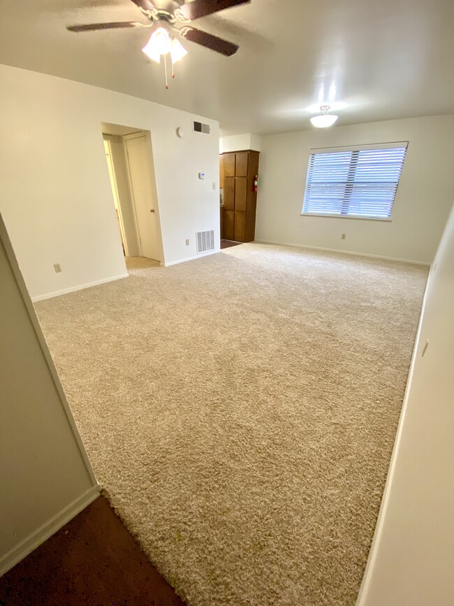 A1 Living Area - NORTHGATE SQUARE APARTMENTS