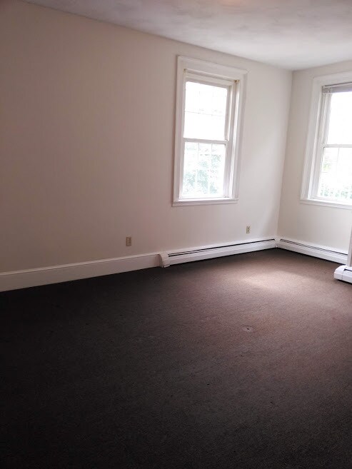 Bedroom - carpet is lighter - 53 Vernon St