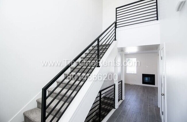 Building Photo - NO DEPOSIT option available for qualified ...