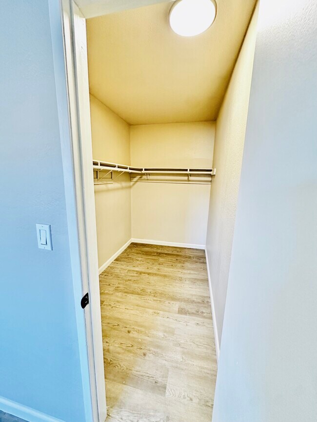 Foto del edificio - 16752 Lynn Ln