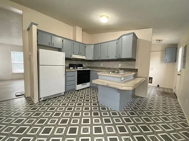 Foto del edificio - Charming 3 Bedroom Home in Quiet, Tree Lined Neighborhood