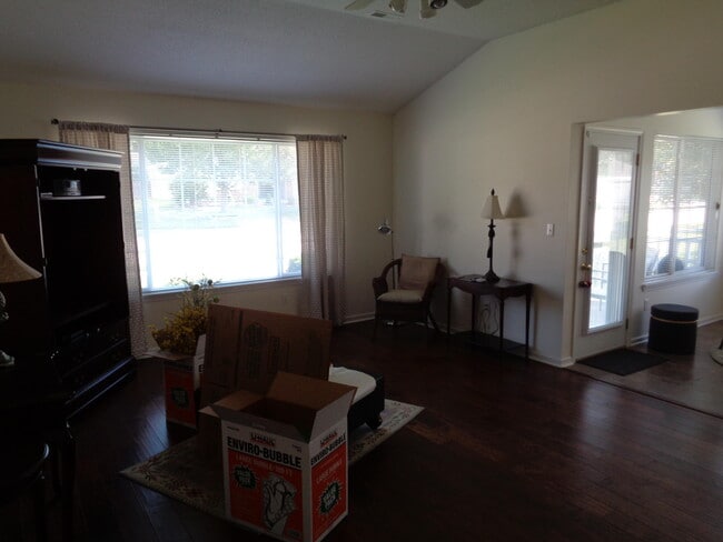Building Photo - 602 Heidman