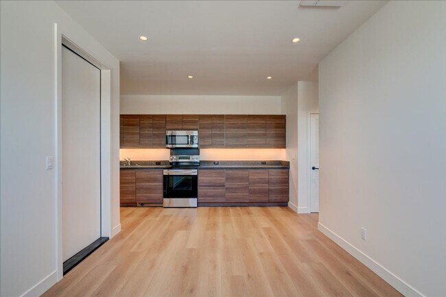 Foto del edificio - **Modern Comfort Meets Historic Charm in S...