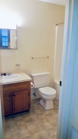 Building Photo - 220 Laurel Ave