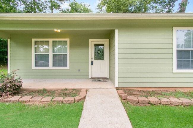 Building Photo - 10629 Royal Cavins Dr