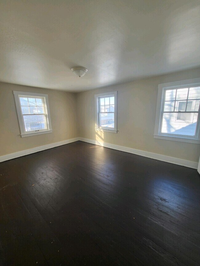Building Photo - 430 5th St