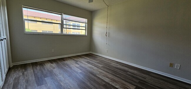 Foto del edificio - 1845 S Highland Ave