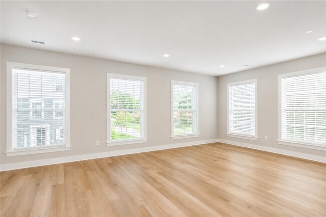 Foto del edificio - 701 Halcyon Ln
