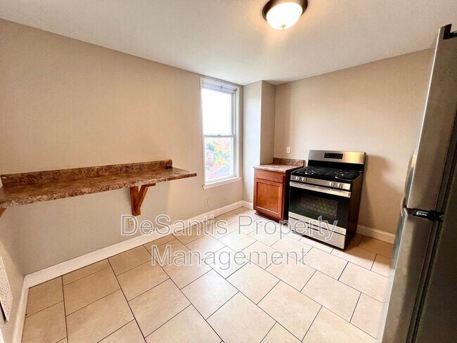 Foto del edificio - 1505 Fallowfield Ave