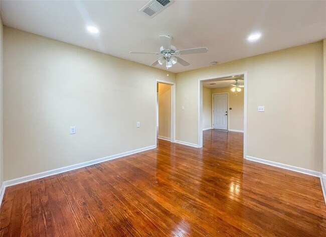 Building Photo - 1711 Avenue I