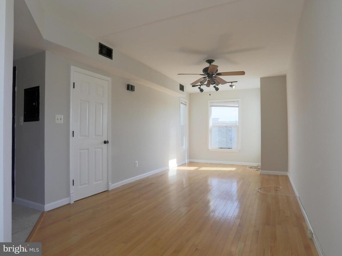 Foto principal - 1032 6th St NE