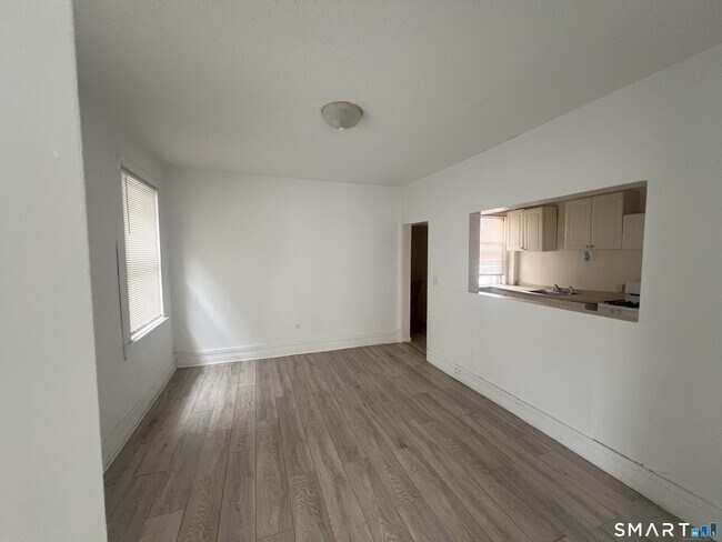 Foto del edificio - 270 East Ave