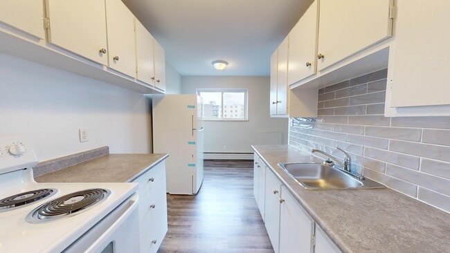 Building Photo - Elm Gardens