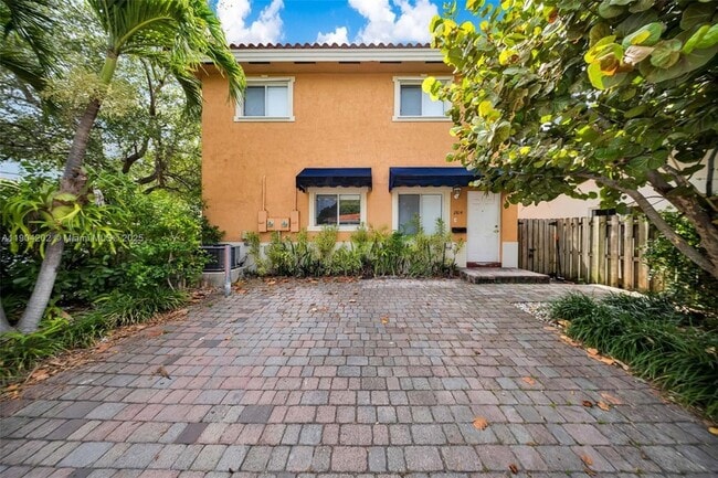 Photo - 2814 SW 27th St Townhome