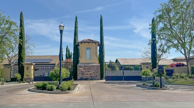 Building Photo - 11309 N Via Verona Way