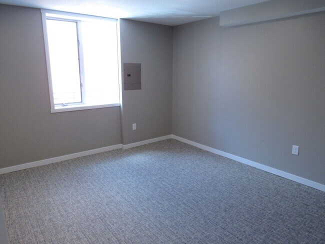 Foto del edificio - 211 Broadway Ave S