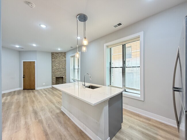 Foto del edificio - 452 W Belden Ave