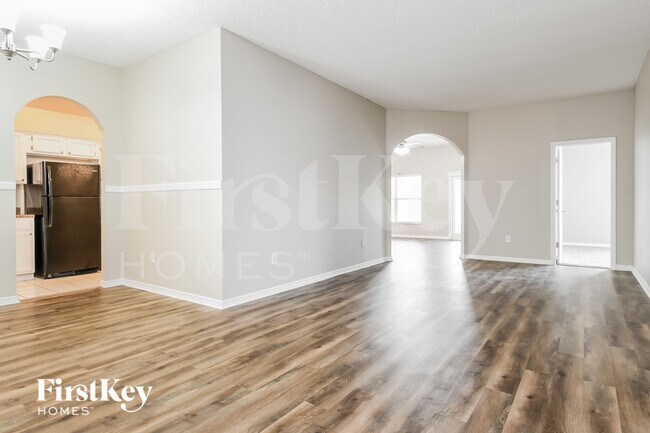 Building Photo - 495 Lancer Oak Dr