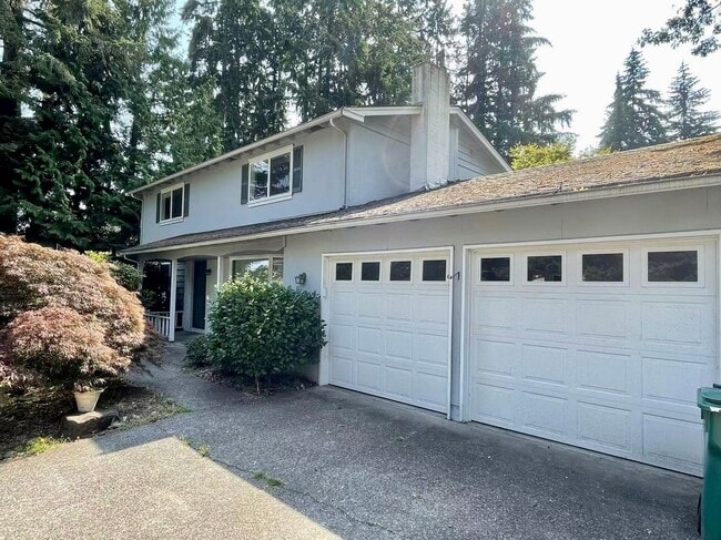 Photo - Spacious 5-Bedroom Home in Prime Location