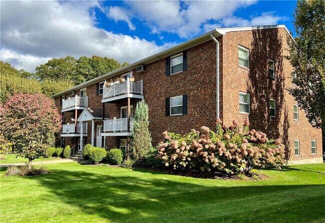Foto del edificio - 395 Mendon Rd