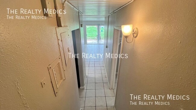 Building Photo - 1010 N Fiske Blvd