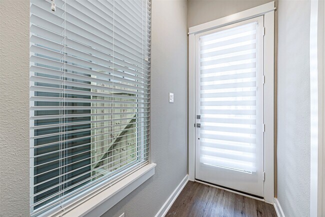 Foto del edificio - 8423 Berry Brush Ln