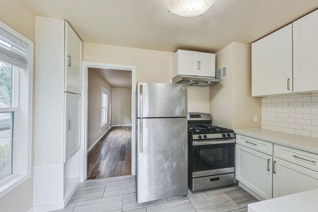 Building Photo - 1814 10th Street-