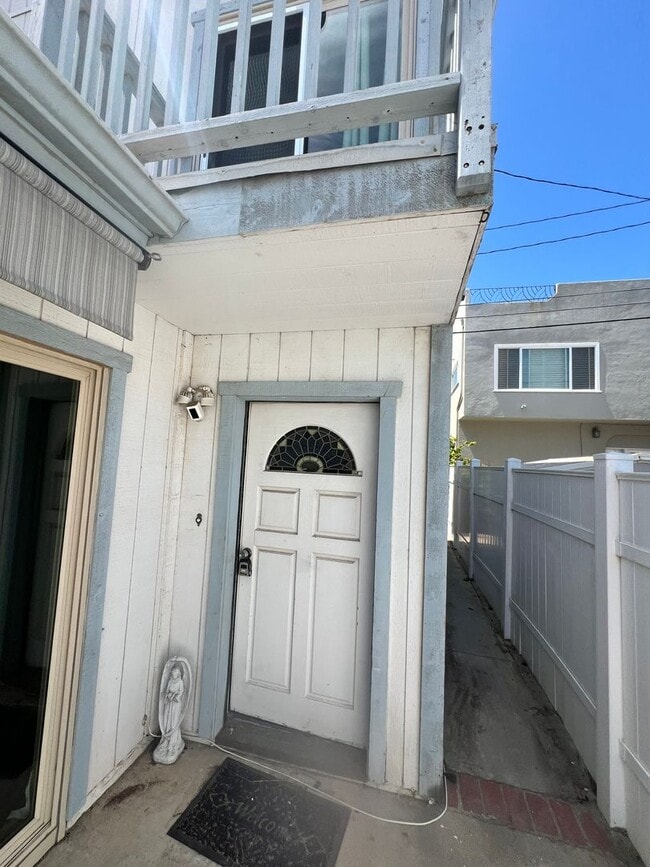 Building Photo - 133 Tujunga Ave