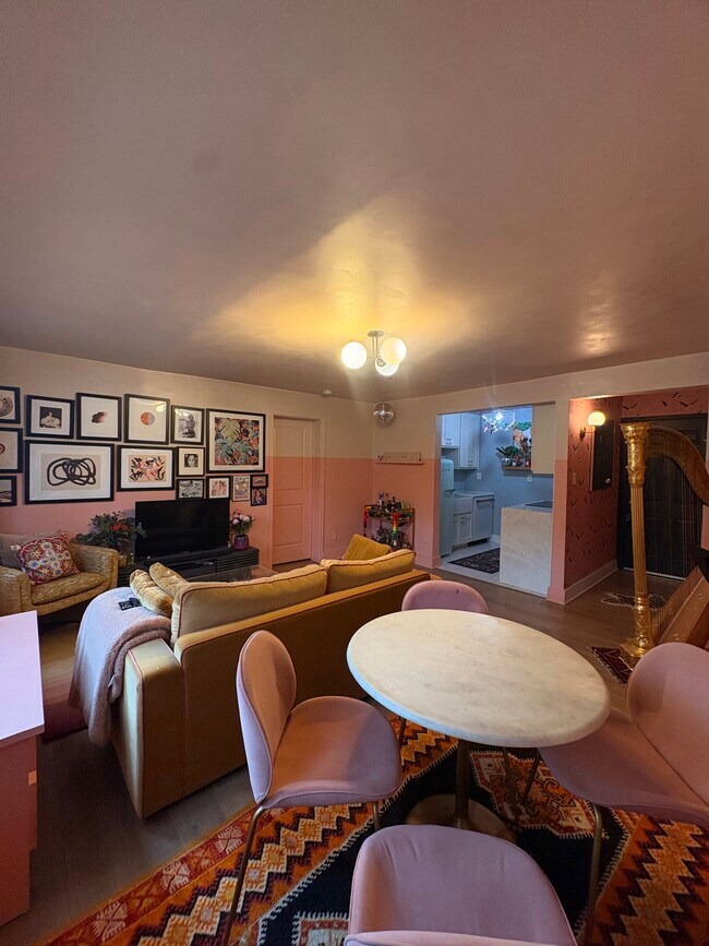 Foto del edificio - 604 Longfellow St NW