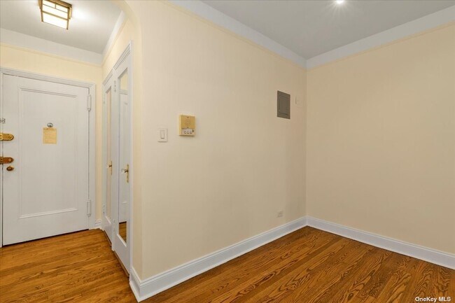 Building Photo - 79-01 35th Ave