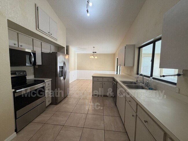 Foto del edificio - 3319 Duff Rd